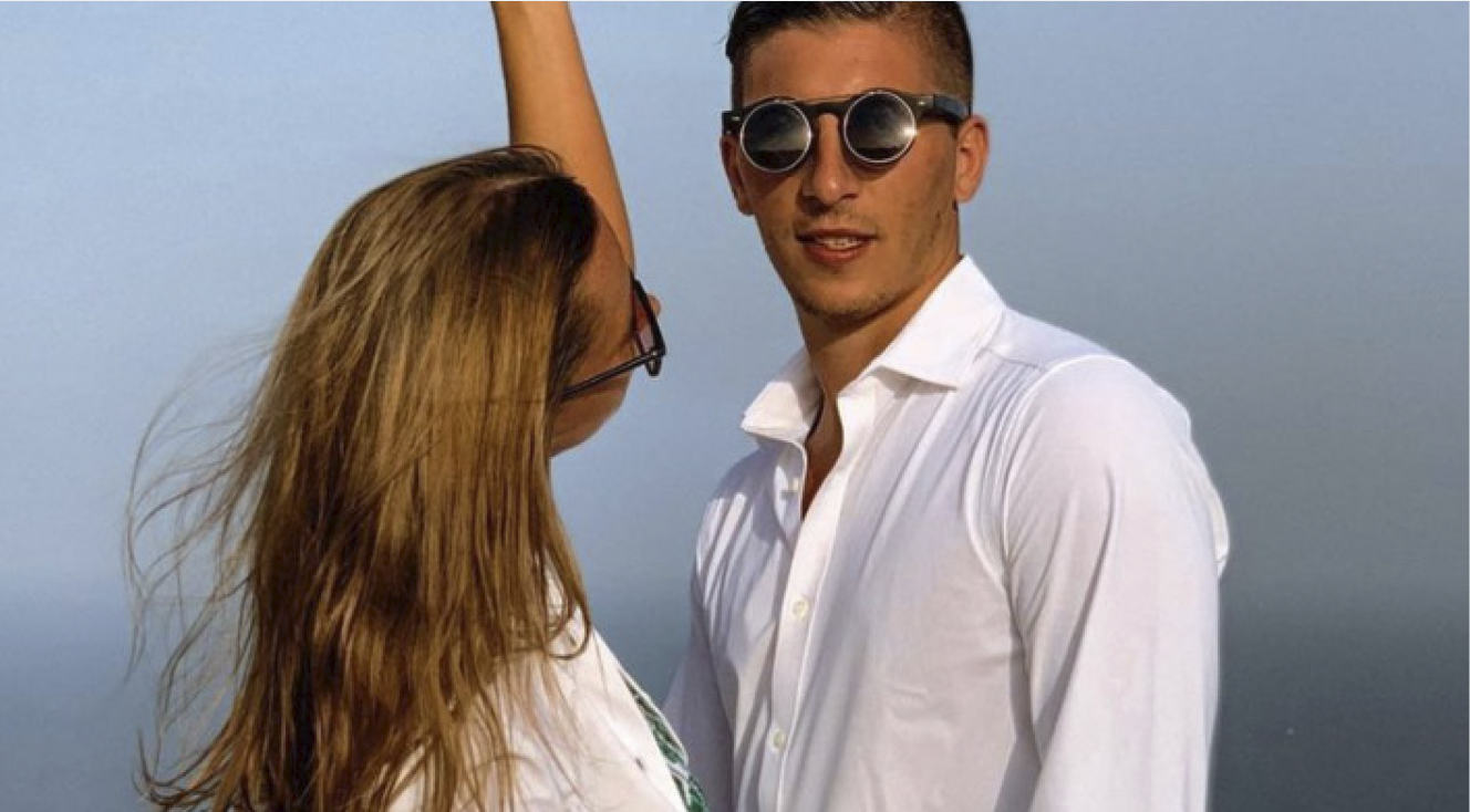 Immagine di due ragazzi che indossano una camicia WAVE Futura